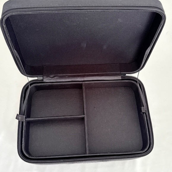 Yves Saint Laurent cosmetic box - Picture 6 of 14